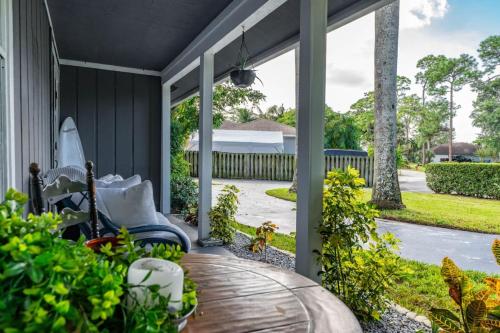 475 Massive home with beautiful backyard and pool in West Palm Beach, USA