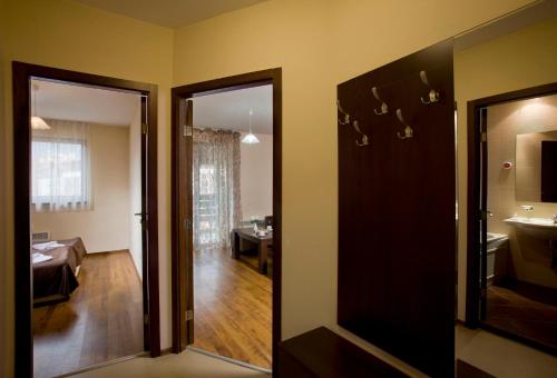 One-Bedroom Apartment image 5