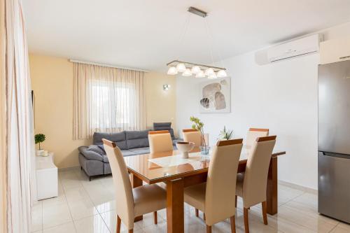 Villa Josip near Omiš , private pool (Villa Josip near Omis , private pool) in 奧斯特維卡