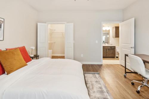 C Creek 7206 I New Construction 1Bd Apt I Gated – khách sạn tại Willowbrook