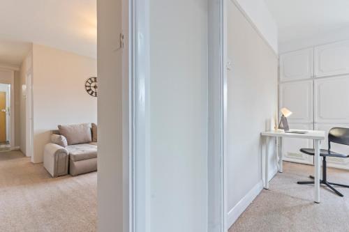 Wembley stadium 2 Bed Aprt - image 14