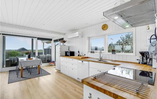 Kitchen, Awesome Home In Øster Assels With Sauna in Sillerslev