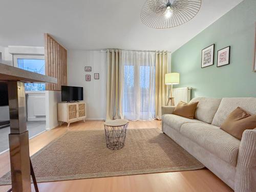 Közös társalgó / TV, T2 Cosy à Fegersheim avec balcon & parking privé (T2 Cosy a Fegersheim avec balcon & parking prive) in Geispolsheim