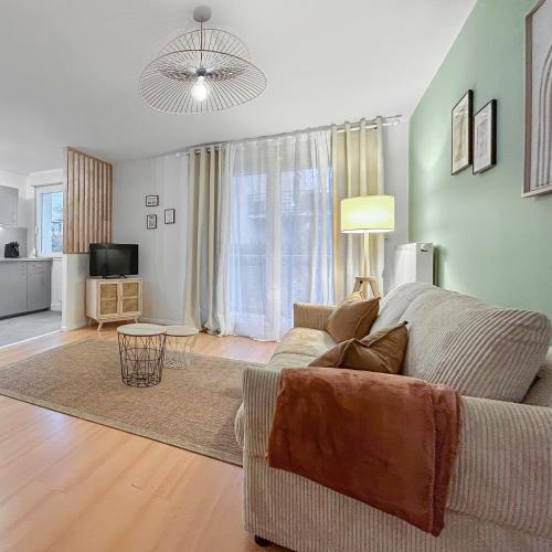 Közös társalgó / TV, T2 Cosy à Fegersheim avec balcon & parking privé (T2 Cosy a Fegersheim avec balcon & parking prive) in Geispolsheim