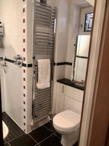 Double Room with Shared Bathroom image 3