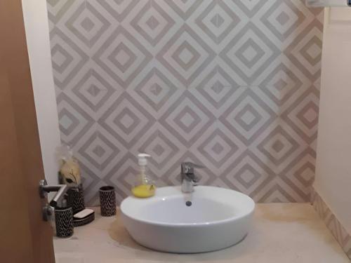 Bathroom, Appartement ,Tram Parking and wifi gratui in Al Fida