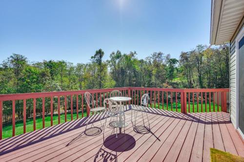 Private Deck Berkeley Springs Getaway! in Berkeley Springs, USA