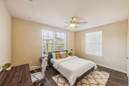 Cullen 4307 I Parking I Pool I Gym I 2bd2bth in Houston, USA