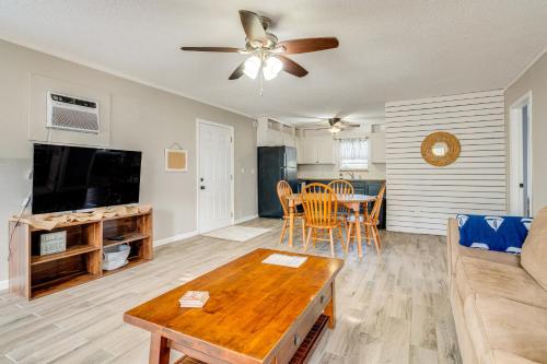 Lake Travis Access Pet-Friendly Lago Vista Home! in Lago Vista, USA