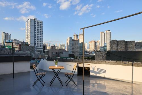 Banwoldang Stn 3min, 2F 4pm & 3F 8pm Check-in, Table for 6, Hotel bedding, Luggage Storage 사진 6
