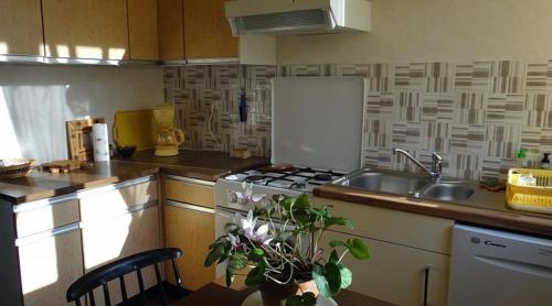 Dominant l'etang in Nieul