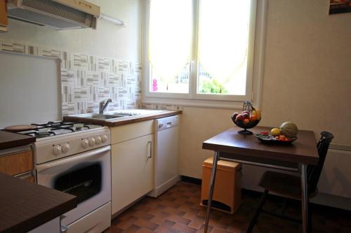 Dominant l'etang in Nieul