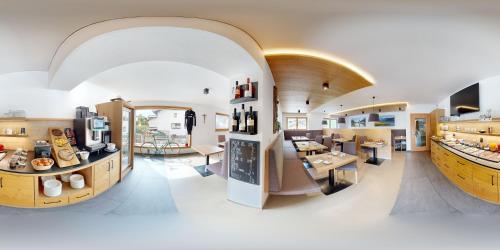 Restaurant, Pension Sprenger in Curon Venosta