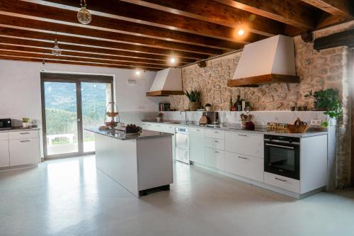 virtuve, Olabe hostel in Bedarona