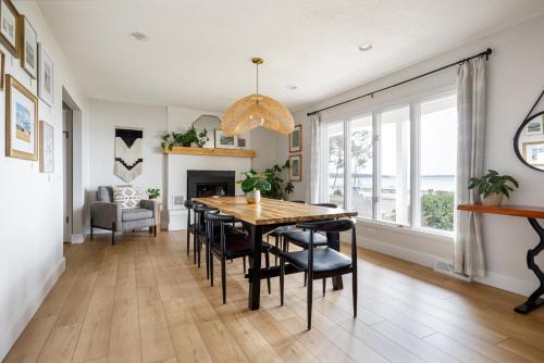 Home on West Bay in the Heart of Wine Country in Suttons Bay, USA