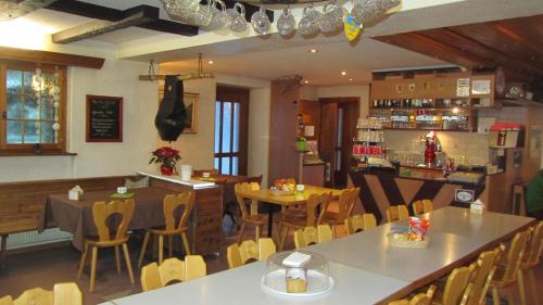 Restaurant, Restaurant Felsenburg in Kandergrund