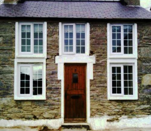 Snowdrop Stone Detached Cottage in Talysarn