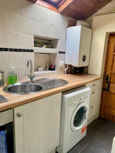 Snowdrop Stone Detached Cottage in Talysarn