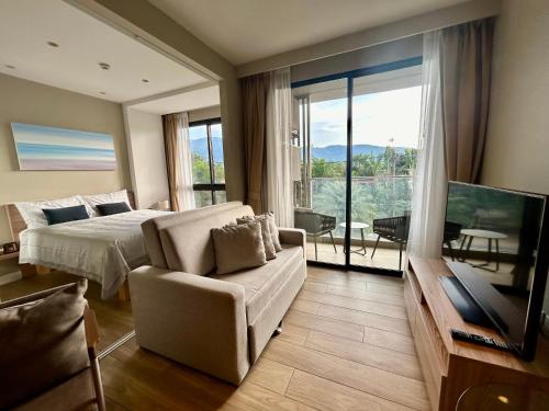 Cozy apartment with a Resort Facilities in Bangtao, pláž