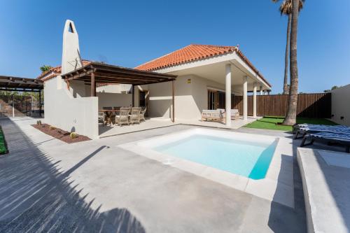 Two-Bedroom Villa image 8