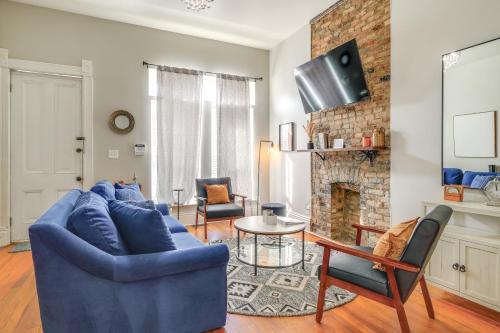 1 Mi to Dtwn Louisville Home with Deck and Fire Pit! in Louisville, USA
