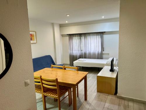 Apartment (3 Adults) image 10
