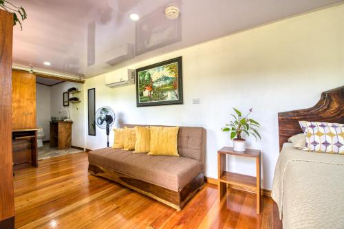 プエルト・ビエホ・デ・タラマンカ Colibri Ecolodge 3 minutes walk to beach and town 4つ星 ゲストハウス スイート