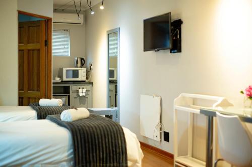 2 twin beds