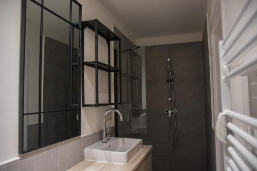 616572108 Hotel Capital with private wellness