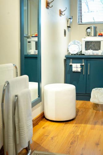 Crisp Guest Rooms - image 3