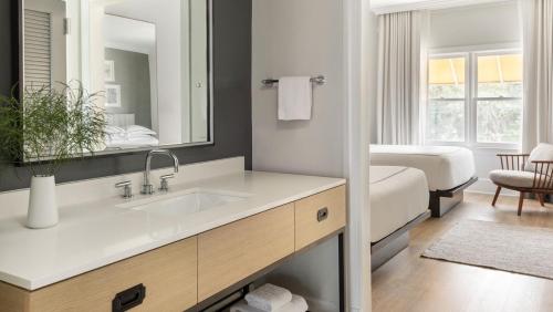Premium Queen Room with Two Queen Beds and Balcony image 2