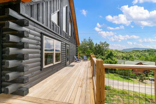 The Outlaw - Saltwater Pool, Hot Tub, Games, Dogs Welcome! in Sevierville, USA
