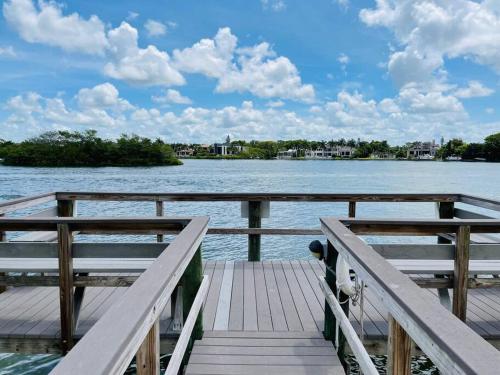 Siesta Harbor-Beach Access, Canal Views, Pool,Spa in Sarasota, USA