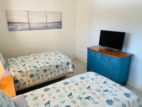 Siesta Harbor-Beach Access, Canal Views, Pool,Spa in Sarasota, USA