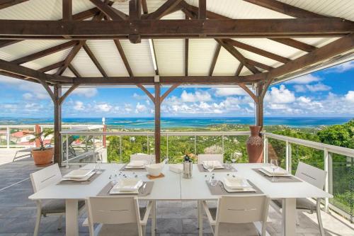 Terraza/balcón, Villa 5 étoiles avec piscine à Le Vauclin (Villa 5 etoiles avec piscine a Le Vauclin) in Le Vauclin