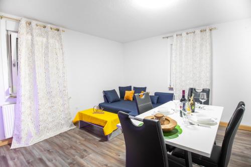 F&F Suites Ilsfeld OG, zentrale Lage, Autobahnnähe & kostenfreie Privatparkplätze (F&F Suites Ilsfeld OG, zentrale Lage, Autobahnnahe & kostenfreie Privatparkplatze) in 伊爾斯費爾德