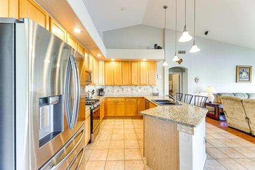 Private Patio and Grill Lakefront Chandler Home in ซันเลค