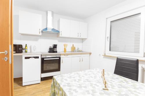 F&F Suites Ilsfeld OG, zentrale Lage, Autobahnnähe & kostenfreie Privatparkplätze (F&F Suites Ilsfeld OG, zentrale Lage, Autobahnnahe & kostenfreie Privatparkplatze) in 伊爾斯費爾德