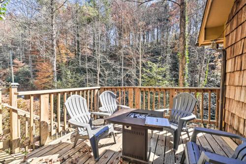 Hot Tub and Deck Quiet Sevierville Cabin in Sevierville, USA