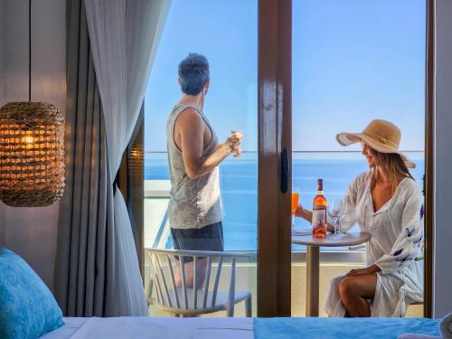Double Room with Sea View image 10