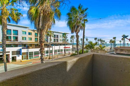 Steps to 6th on the Beach HB House in Huntington Beach, USA