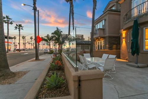 Steps to 6th on the Beach HB House in Huntington Beach, USA
