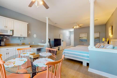 Sea Trail Golf-Beach Mini Suite in Sunset Beach, USA