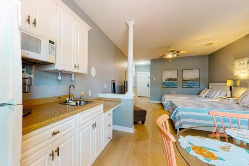 Sea Trail Golf-Beach Mini Suite in Sunset Beach, USA