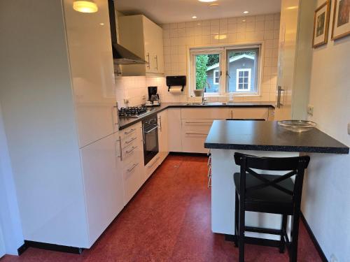 Kitchen, Spacious holiday home near with sauna in Garderen
