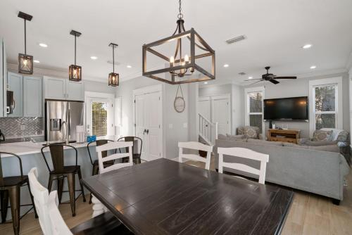 Barefoot Bungalow - image 3