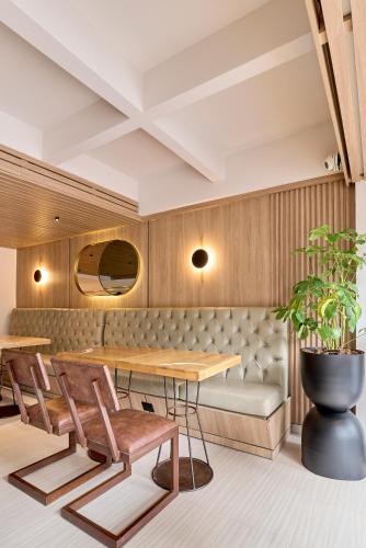 레스토랑, Hotel Dix in 메델린