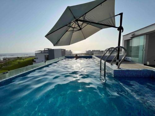 Casa de Playa muy cerca al mar, piscina exclusiva!