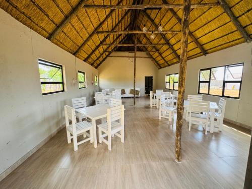 Endambo Hides Lodge in Опуво