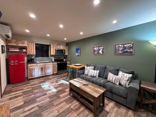 Deluxe Queen Suite